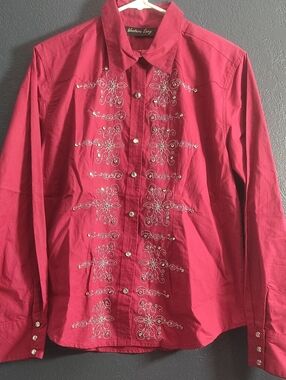 Western-Style Rodeo Women's Red Embroidered Button-Down Shirt
